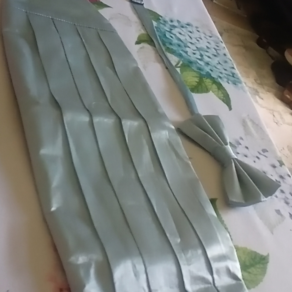 DONATING SOON Silk Men's Bow Tie and Cummerbund Set